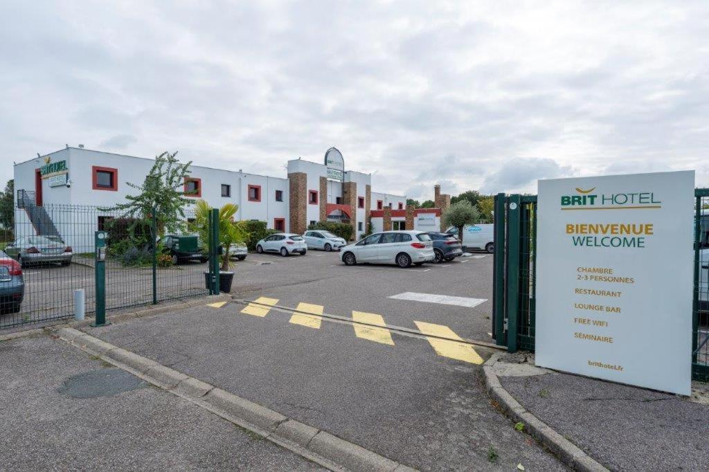 Brit Hotel La Bonne Etape Evreux Bagian luar foto